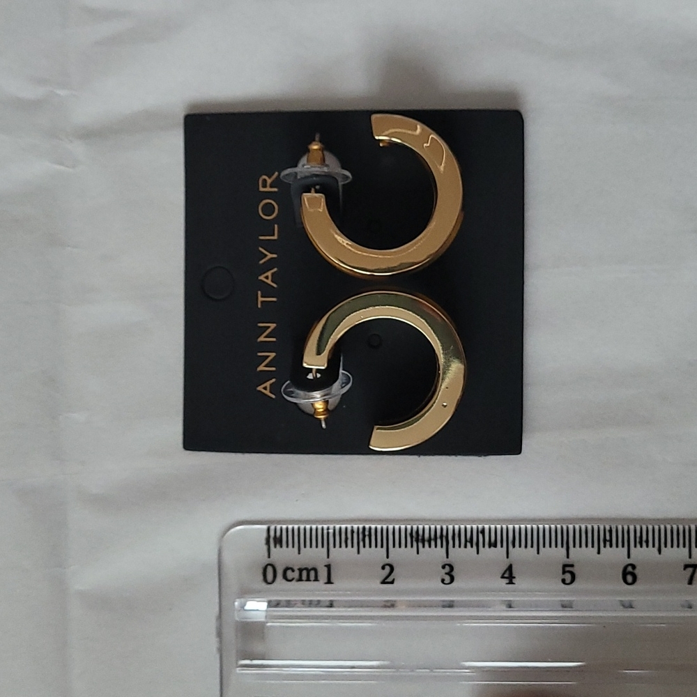 Tortoise Shell Hoop earrings - Picture 3 of 3